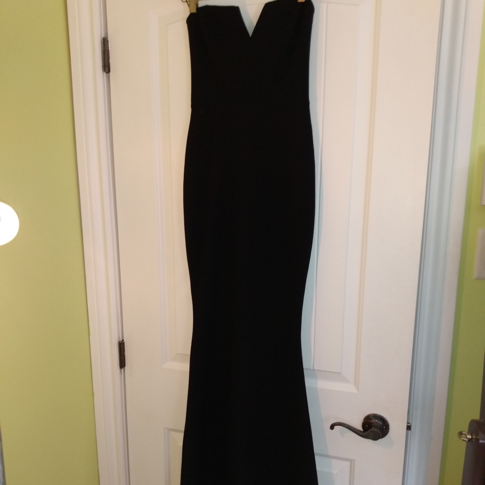 Strapless black dress mermaid style